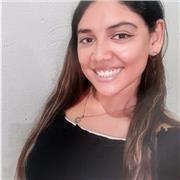 Profesora de español con capacidad de orientar a niños de diferentes edades